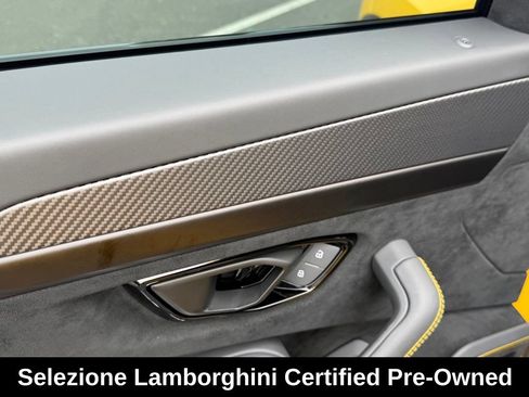 Used 2023 Lamborghini Urus Performante AWD/4WD image 25