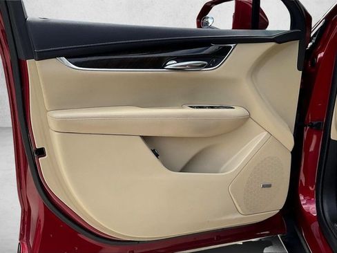 Used 2019 Cadillac XT5 FWD image 14