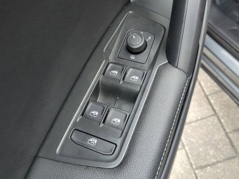 Certified 2024 Volkswagen Tiguan S image 17