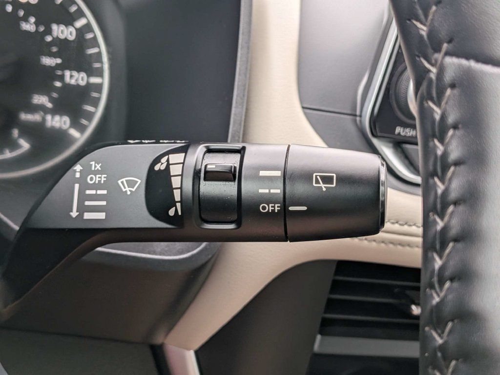 Used 2025 Nissan Rogue SV AWD/4WD image 37