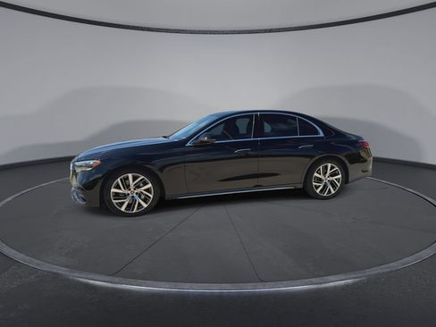 Used 2024 Mercedes-Benz E 350 4MATIC Sedan image 5