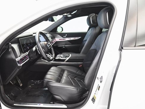 Used 2023 BMW 760i xDrive image 37
