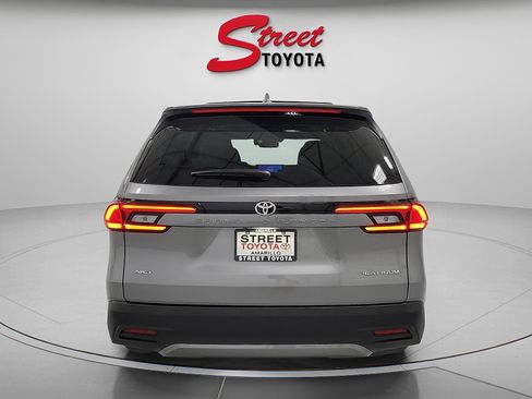Certified 2026 Toyota Grand Highlander AWD image 3