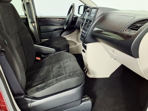 Used 2020 Dodge Grand Caravan SE image 6