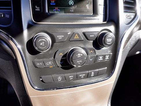 Used 2016 Jeep Grand Cherokee Laredo w/ Quick Order Package 23E image 28