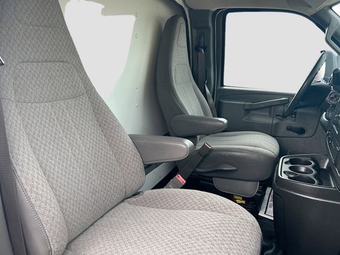 Used 2019 Chevrolet Express 3500 w/ Chrome Appearance Package image 26