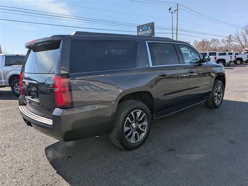 Used 2017 Chevrolet Suburban LT image 7