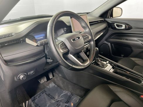 Used 2022 Jeep Compass Altitude w/ Sun and Sound Group image 9