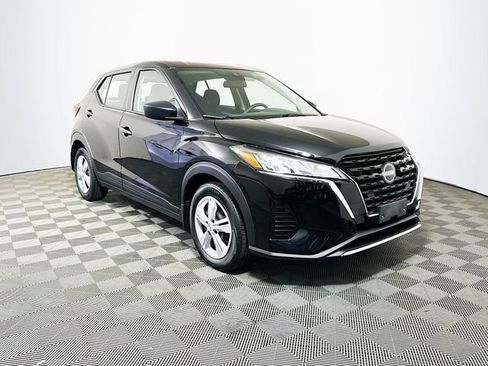 Used 2023 Nissan Kicks S image 1
