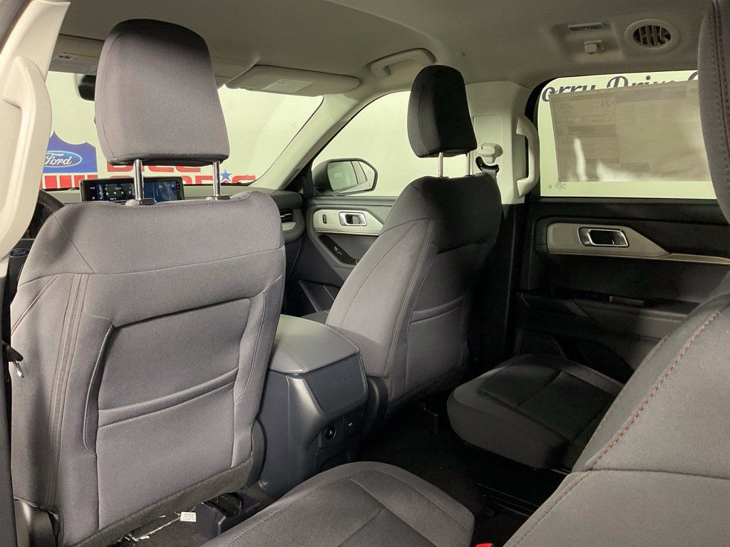 New 2026 Ford Explorer Active RWD image 15