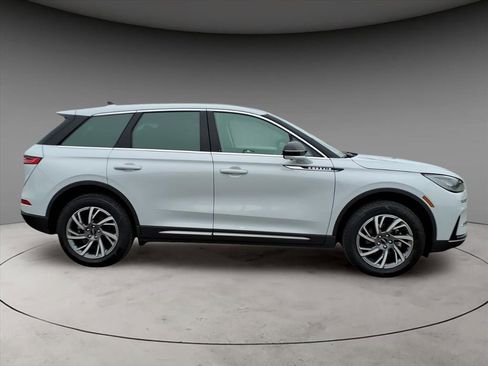 Certified 2025 Lincoln Corsair Premiere w/ Equipment Group 101A image 10