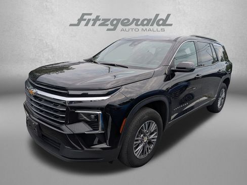 Used 2025 Chevrolet Traverse LT AWD/4WD image 2