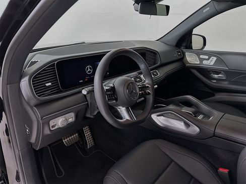 Used 2024 Mercedes-Benz GLS 450 4MATIC image 10