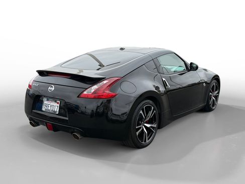 Used 2018 Nissan 370Z Coupe RWD image 5