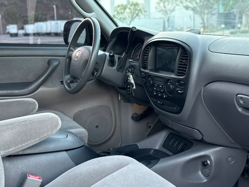 Used 2006 Toyota Sequoia SR5 AWD/4WD image 17