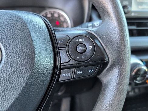 Used 2021 Toyota RAV4 XLE image 18