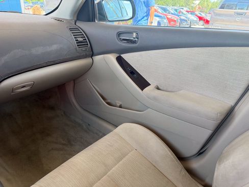 Used 2011 Nissan Altima 2.5 S w/ Convenience Pkg FWD image 10