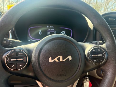 Used 2025 Kia Soul LX w/ LX Technology Package image 25