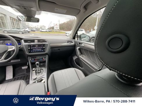 Used 2024 Volkswagen Tiguan SE AWD/4WD image 18