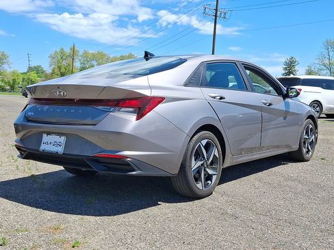Used 2023 Hyundai Elantra SEL w/ Convenience Package FWD image 7