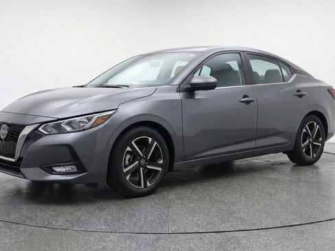 Used 2025 Nissan Sentra SV image 3