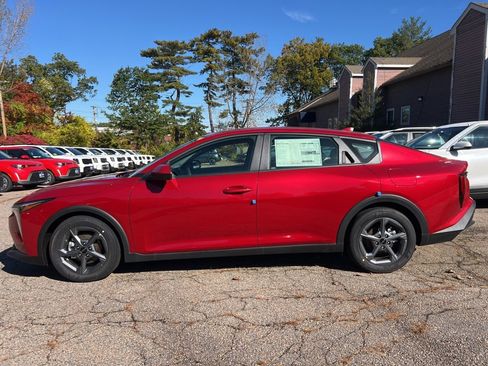 New 2025 Kia K4 LXS image 2