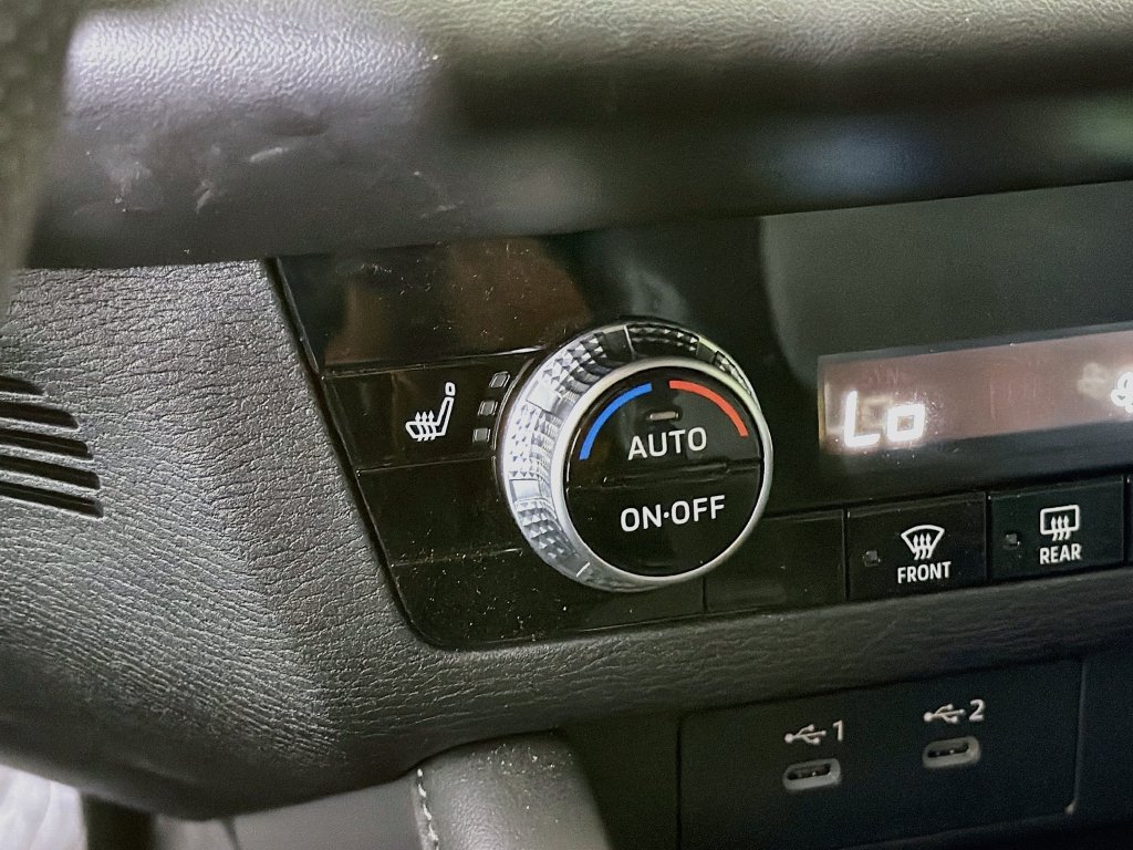 Used 2025 Mitsubishi Outlander SE AWD/4WD image 24