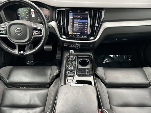 Used 2019 Volvo S60 T8 R-Design image 13