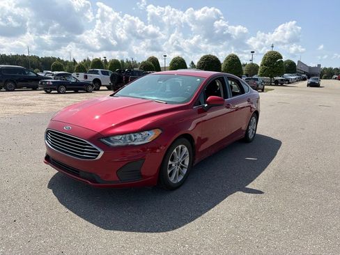 Used 2020 Ford Fusion SE FWD image 2