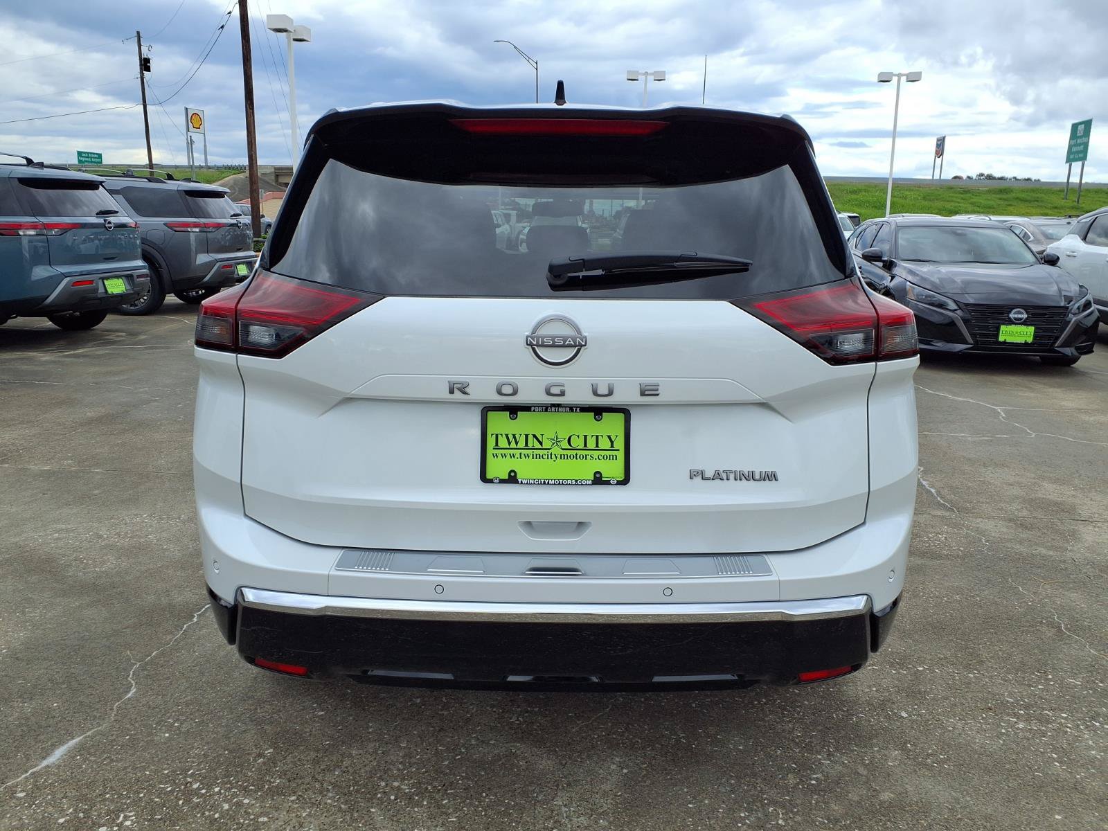 Used 2024 Nissan Rogue Platinum w/ Platinum Premium Package FWD image 4