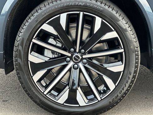 New 2026 Volvo XC90 B5 Plus w/ Protection Package Premier AWD/4WD image 24