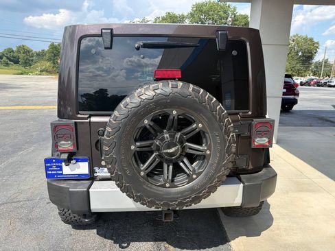 Used 2013 Jeep Wrangler Unlimited Sahara w/ Connectivity Group AWD/4WD image 6