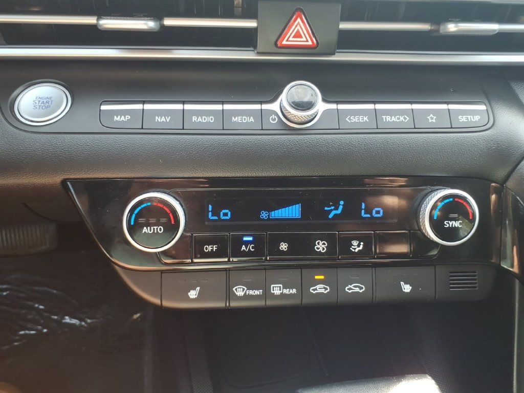 Used 2025 Hyundai Elantra SEL FWD image 21