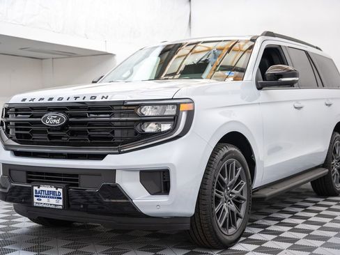 New 2026 Ford Expedition Platinum AWD/4WD image 3