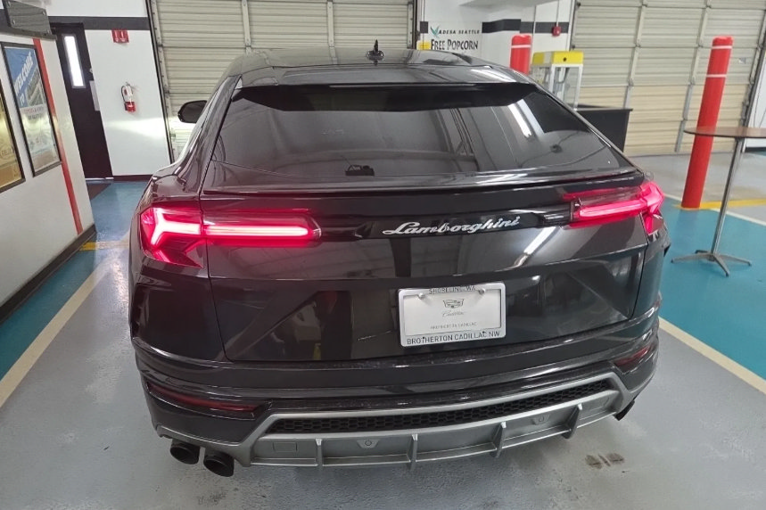 Used 2019 Lamborghini Urus AWD/4WD image 4