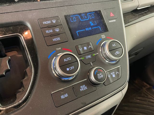 Used 2018 Toyota Sienna XLE Premium AWD/4WD image 8