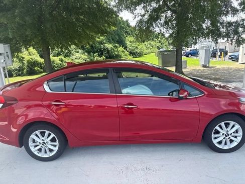 Used 2017 Kia Forte S w/ S Technology Package FWD image 2