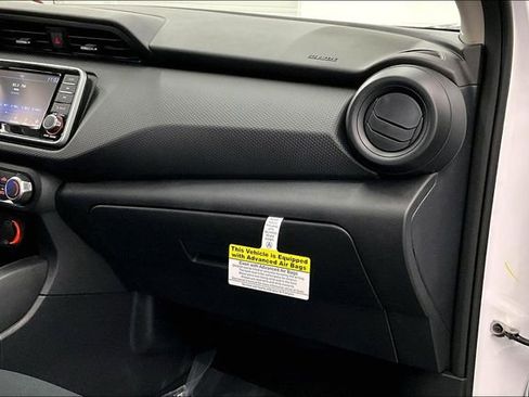 New 2025 Nissan Kicks Play S image 32