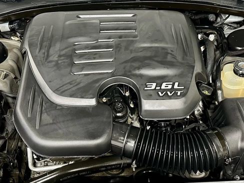 Used 2018 Chrysler 300 Limited w/ Safetytec Plus Group image 9