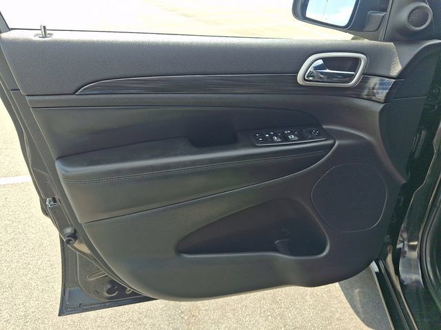 Used 2020 Jeep Grand Cherokee Altitude AWD/4WD image 12