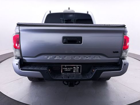 Used 2021 Toyota Tacoma TRD Off-Road w/ Technology Package AWD/4WD image 17
