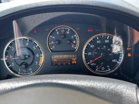Used 2010 Nissan Titan LE AWD/4WD image 16
