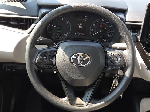 Used 2025 Toyota Corolla XLE image 13