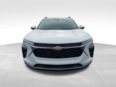 New 2026 Chevrolet Trax LT w/ Driver Confidence Package FWD image 8