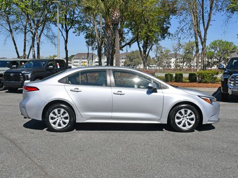 Used 2023 Toyota Corolla LE image 5