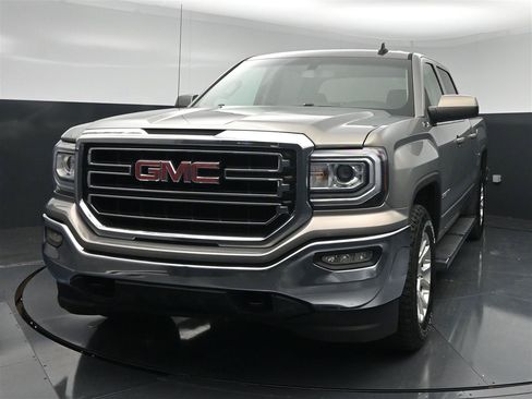 Used 2017 GMC Sierra 1500 SLE w/ SLE Value Package AWD/4WD image 2