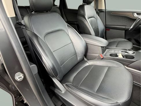 Used 2020 Ford Escape Titanium AWD/4WD image 17