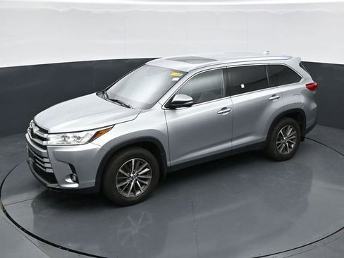 Used 2019 Toyota Highlander XLE AWD/4WD image 31