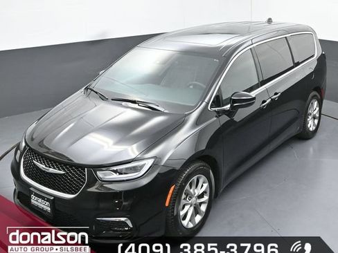 Used 2026 Chrysler Pacifica Limited FWD image 21