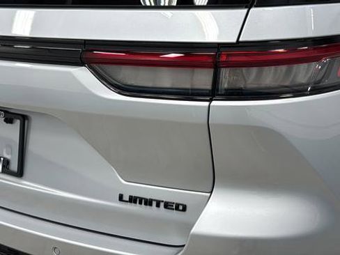 Used 2024 Jeep Grand Cherokee Limited w/ Black Appearance Package image 38